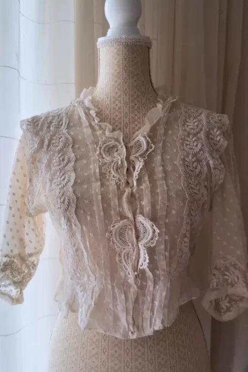 Blusa eduardina mucho bordado - Prendas Vintage Mathilde