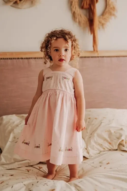 Vestido bebé rosa bordado flores pecho - Prendas Vintage Mathilde