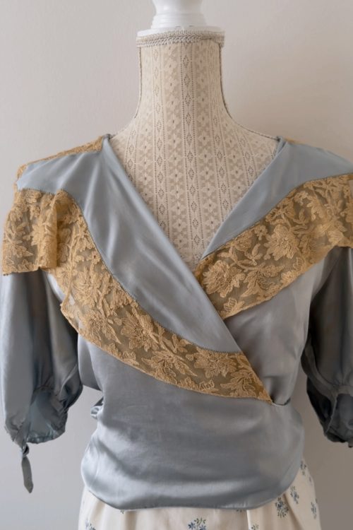 Blusa azul en seda años 20