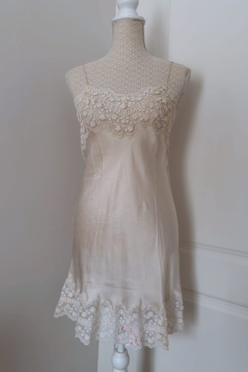 Vestido crema encaje